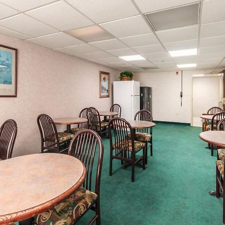 Red Roof Inn Morehead Exterior photo